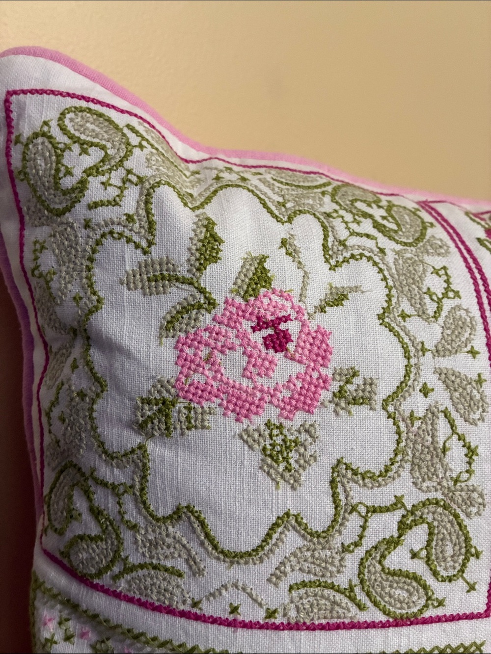 Envogue - CROSS-STITCHED FLORAL ROSE PILLOW - Picture 3 of 13